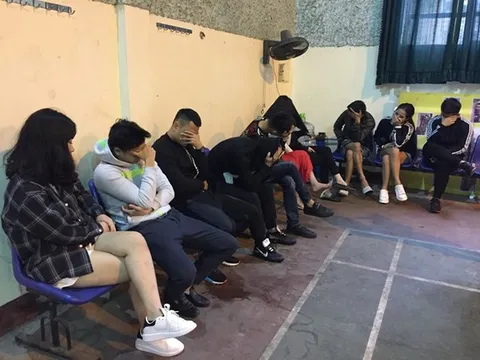 Đột kích nhà nghỉ, phát hiện 12 đối tượng dương tính ma túy