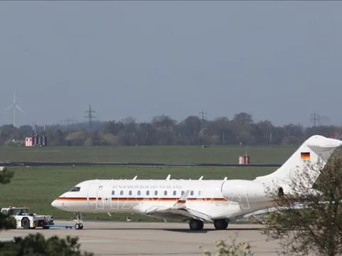 Máy bay gặp sự cố tại Đức, nhiều người suýt chết