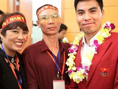 Mẹ tiền vệ Đức Huy gửi tâm thư cho con trai đầy xúc động