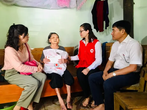 Tặng 60 suất quà cho gia đình chính sách ở huyện Anh Sơn – Nghệ An