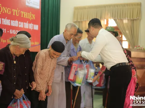 Thăm khám các bệnh về mắt miễn phí cho hơn 400 người cao tuổi