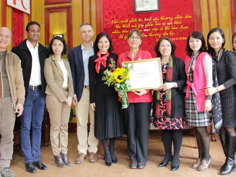 Chia tay Trưởng đại diện Văn phòng Hội CTĐ Đức tại Việt Nam