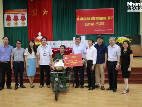 Thăm hỏi, tặng quà nhân Ngày Thương binh liệt sỹ