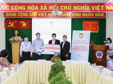 Tập đoàn Novaland tặng 2 xe cấp cứu và các trang thiết bị y tế hỗ trợ công tác phòng chống dịch Covid-19