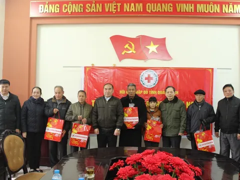 Huyện Đầm Hà, tỉnh Quảng Ninh: Tặng quà Tết cho người nghèo