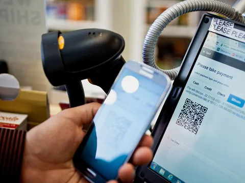 Một đêm lãi 300%: Chơi ảo, giàu hơn buôn vàng thật