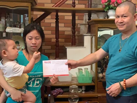 Bạn đọc ủng hộ 26 triệu đồng cho bé 16 tháng tuổi bị ung thư