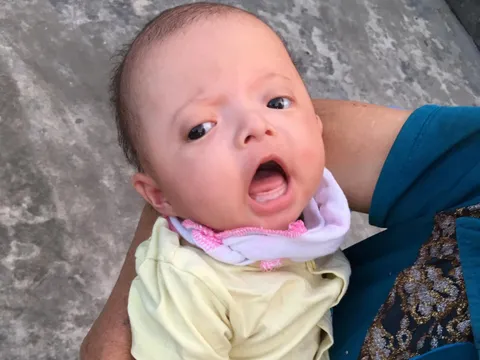 Cháu bé cần sự giúp đỡ để được mổ tim