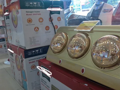 Mùa đông "nóng" bất thường, hàng chống lạnh ế ẩm, dân buôn méo mặt