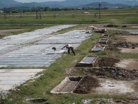 Mùa muối bắt đầu trên xã Kỳ Hà
