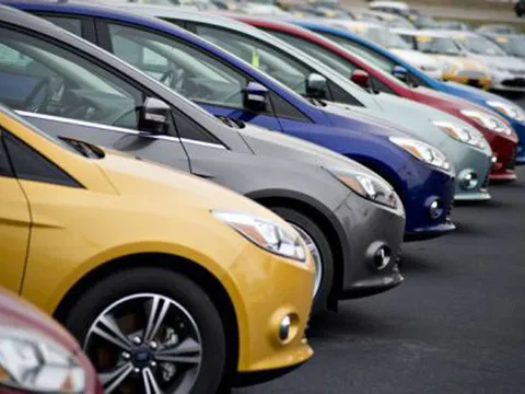 Sốt ruột ô tô chơi Tết, xe sang về quê bị móc túi trăm triệu