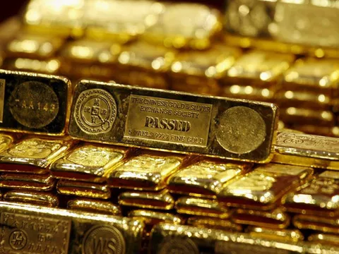 Bị Mỹ trừng phạt thuế, Trung Quốc ồ ạt mua vàng tích trữ