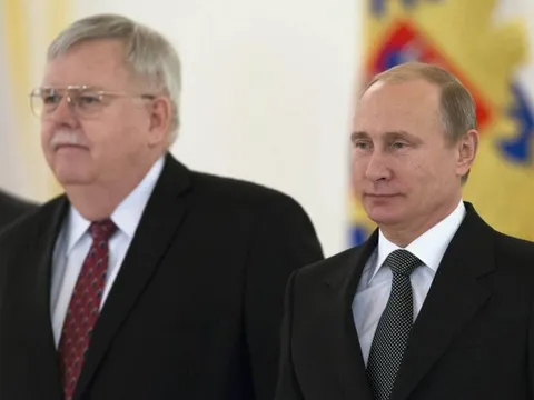 Mỹ lý giải việc đình chỉ cấp thị thực cho người Nga