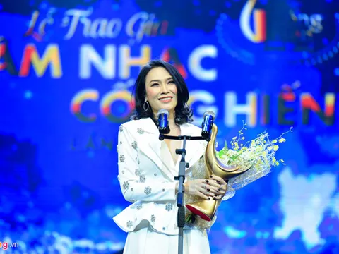 Mỹ Tâm và cách hành xử "chẳng giống ai" tại lễ trao giải Cống hiến