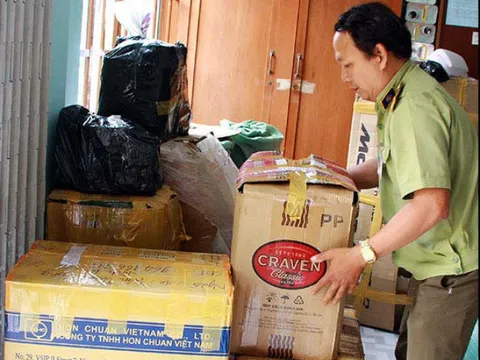 Tạm giữ gần 2.000 hộp mỹ phẩm tắm trắng lậu