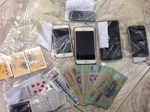 Quảng ninh: Bắt gọn 5 đối tượng trên chiếu bạc