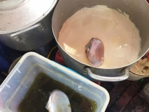 Nắng nóng đỉnh điểm, hàng tào phớ, nước giải khát... "đuổi không hết khách"