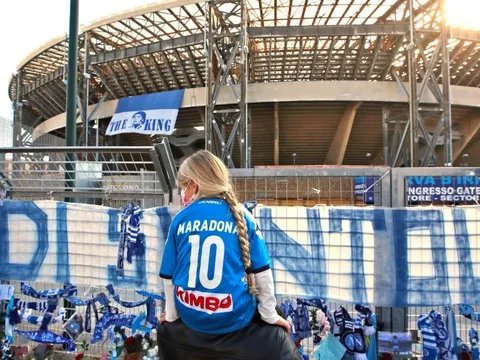 Napoli đổi tên sân nhà thành Diego Maradona