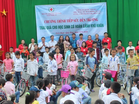 Tiếp sức đến trường cho học sinh vùng khó khăn Nghệ An