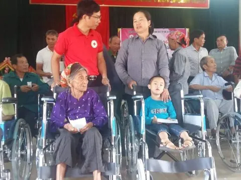 Nghệ An hưởng ứng Tháng Nhân đạo 2019: Trao quà cho người khuyết tật huyện Yên Thành