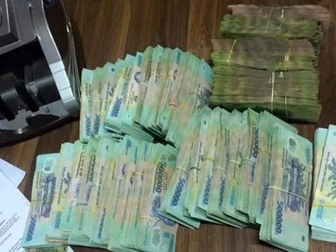 Nghe cuộc điện thoại, cụ bà mất gần 1,8 tỷ đồng