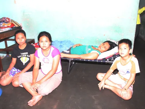 Nghiệt ngã gia đình có hai nỗi đau