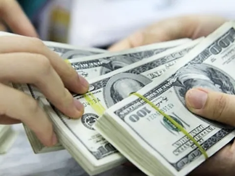 Ngân hàng Nhà nước bán USD giá thấp can thiệp thị trường