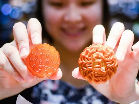 Ngon mắt những chiếc bánh trung thu từ... vàng ròng, ngọc bích
