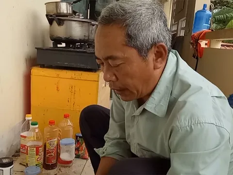 Người đàn ông gần 30 năm nấu cơm cho cán bộ trực lũ