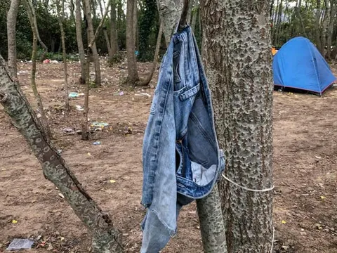 Người di cư chờ sang Anh chết trong lều ở Calais gây phẫn nộ