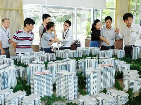 Người giàu chọn căn hộ hạng sang, dân nghèo nhà ở xã hội cũng khó mua