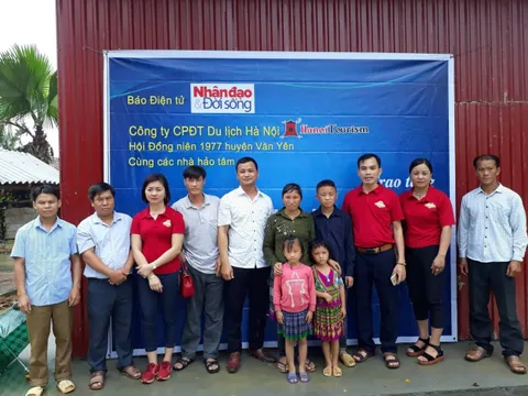 Báo điện tử Nhân đạo và Đời sống trao tặng Nhà Nhân ái cho 3 học sinh dân tộc H’Mông