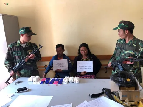 Bắt hai đối tượng người Lào vận chuyển 12.000 viên ma túy tổng hợp