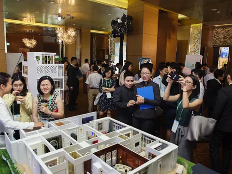 Người Việt ngày càng có nhiều tiền, mua nhà... như mua rau