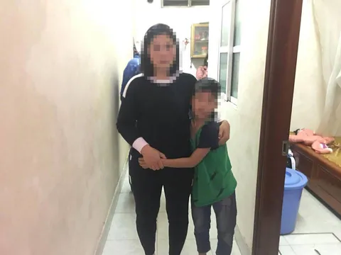 Bố mẹ ký đơn hòa giải