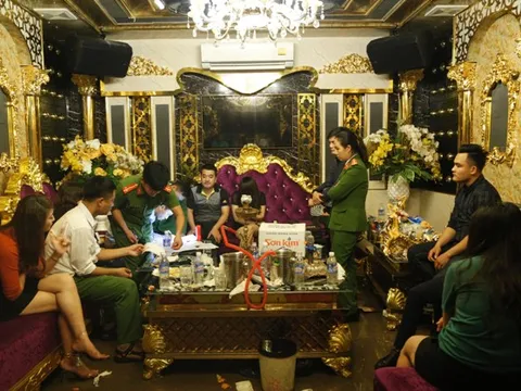 Vụ bắt quả tang 13 người chơi ma túy tại quán karaoke: Đình chỉ chức vụ Phó giám đốc ngân hàng
