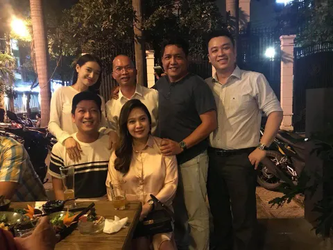 Nhã Phương - Trường Giang tay trong tay đầy hạnh phúc