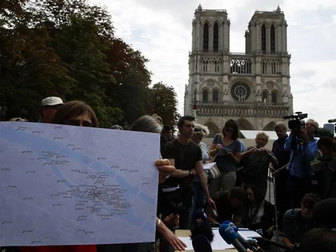 Trẻ em Paris có nguy cơ nhiễm độc chì vì vụ cháy Nhà thờ Đức Bà