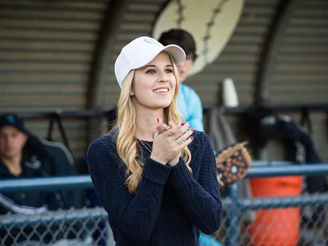 Nhan sắc nữ diễn viên Disney 22 tuổi làm trợ lý của Nhà Trắng