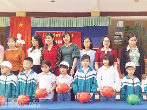Nuôi heo đất giúp bạn đến trường