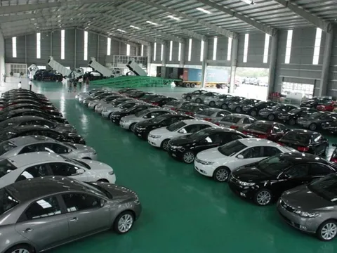 Ô tô 189 triệu đồng tràn về: Khó cưỡng lại xe giá rẻ