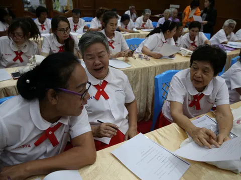 Những người già đi học ở Thái Lan