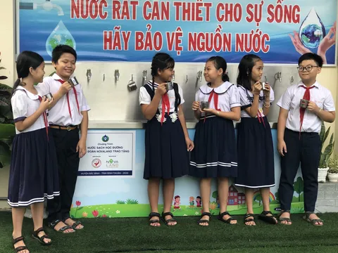 Novaland trao học bổng cho học sinh nghèo vượt khó