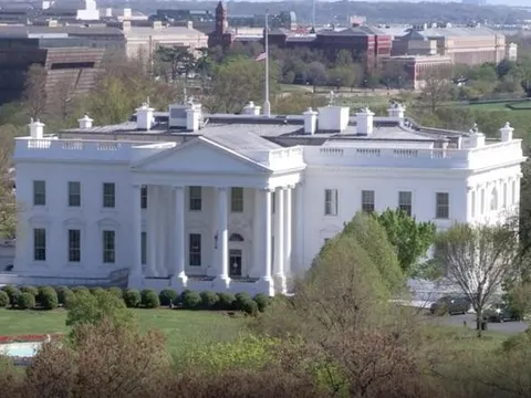 Nhà Trắng bị phong toả vì vật thể bay lạ