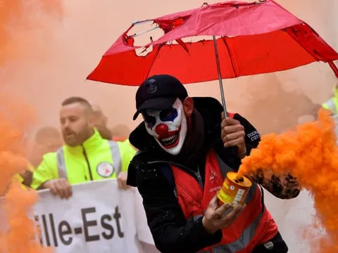 Nước Pháp tê liệt vì hơn 800.000 người xuống đường phản đối TT Macron