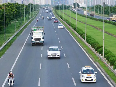 Ô tô đi sai làn bị phạt đến 5 triệu, tước bằng 3 tháng