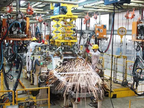 Ô tô made in Việt Nam giá rẻ: Các nước làm được, ta chưa dám quyết