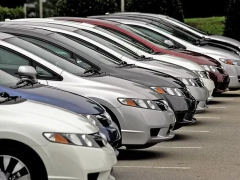 Ô tô mùa đại hạ giá: Vội mua xe, 1 tuần lỗ trăm triệu đồng