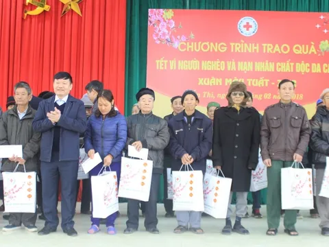 Hưng Yên: Tặng quà Tết hộ nghèo, nạn nhân chất độc da cam