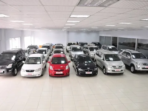 Ôtô cũ đại hạ giá: Chịu lỗ cả trăm triệu vẫn khó bán